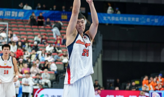 京粤大战！张皓嘉一剑封喉 “广东男篮绝杀”词条冲上了热搜